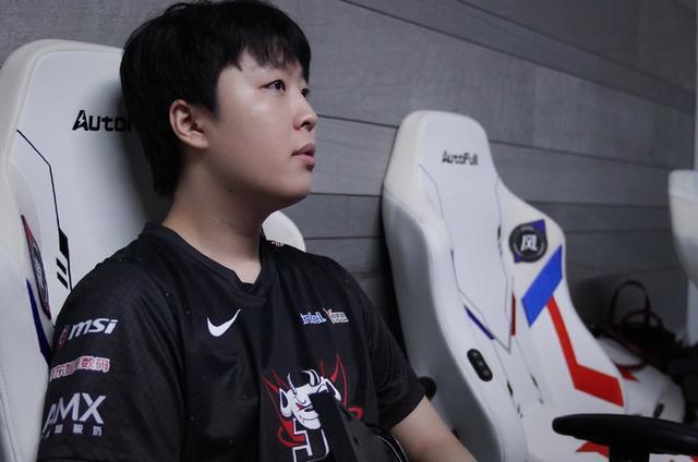 包含FLY轻取SHR,Kanavi单局斩获MVP激烈交锋八强赛,留下经典瞬间的词条 包含FLY轻取SHR,Kanavi单局斩获MVP激烈交锋八强赛,留下经典瞬间的词条