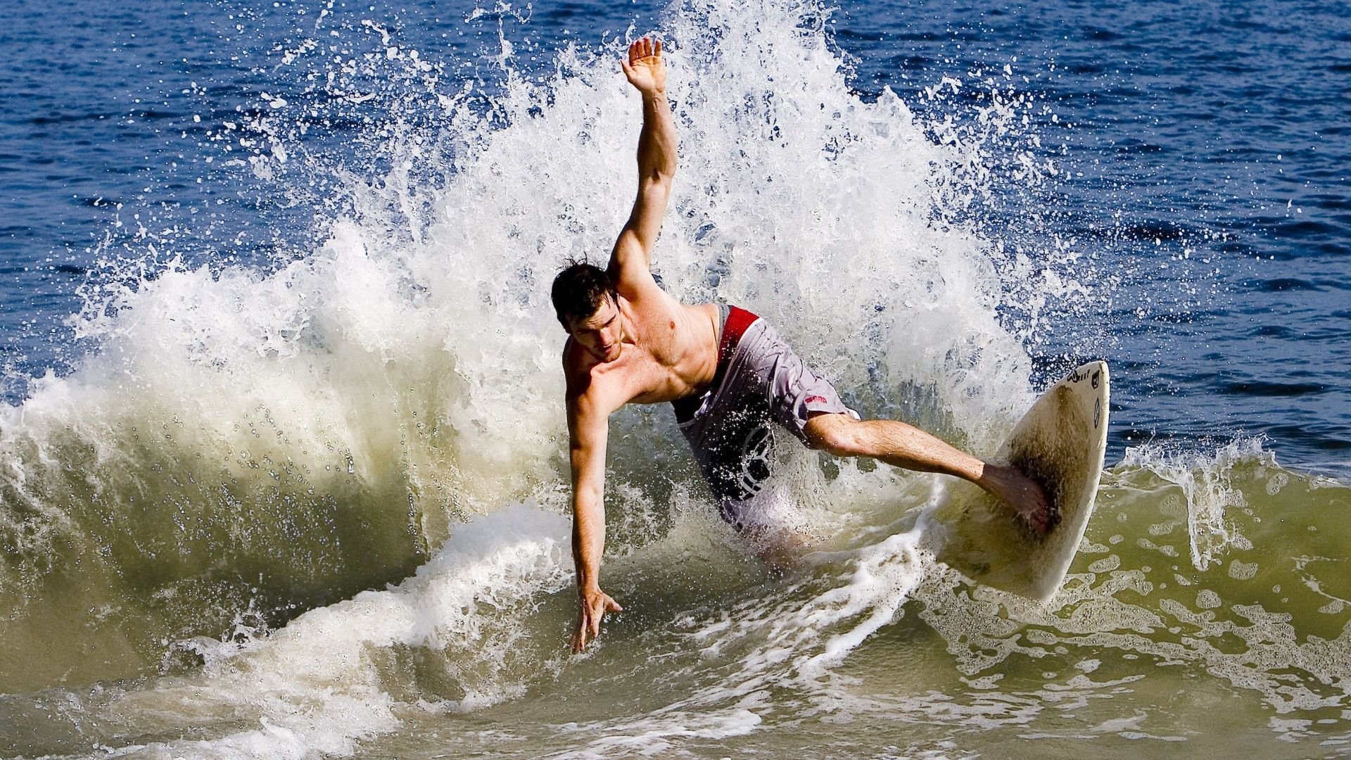 黑翼蔽日！杨瀚森末节15分导演逆转 老鹰主场焚毁深圳晋级在望