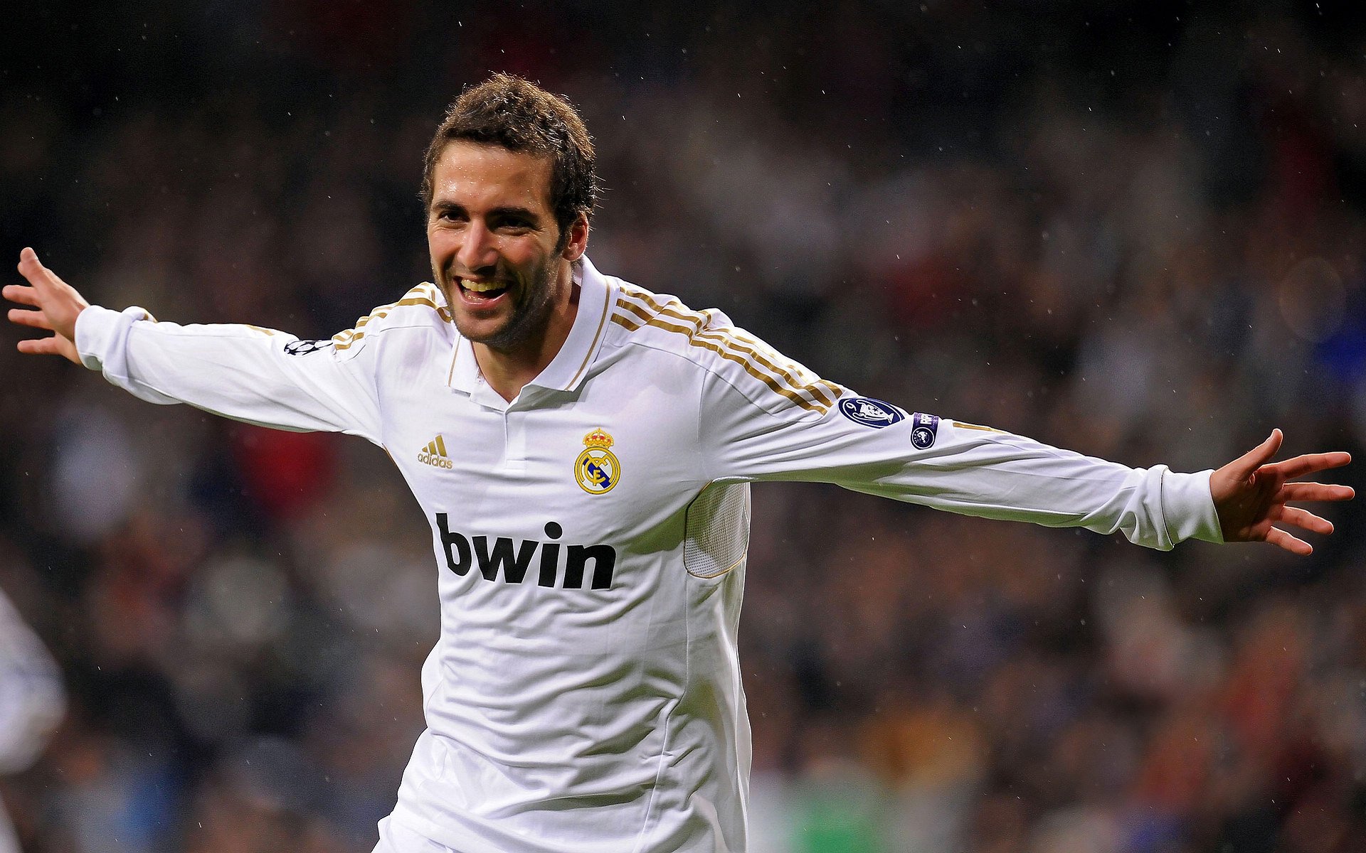 开云体育-从伯纳乌到比雷埃夫斯，当西甲国家德比的战火，遇见中国资本的地中海深耕