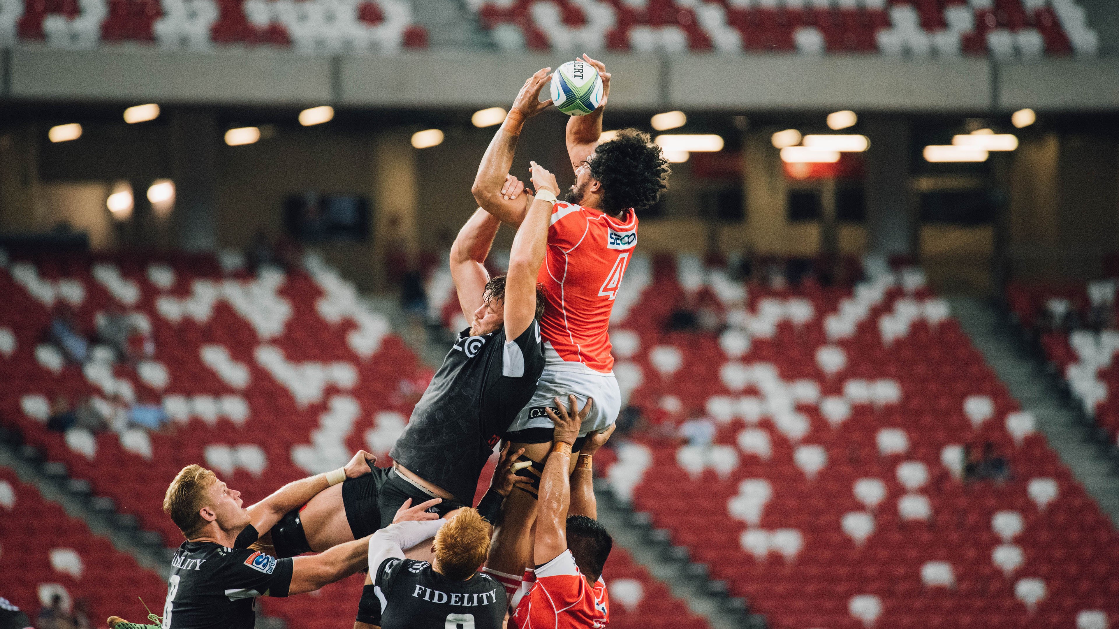 引擎轰鸣中的沉默救赎